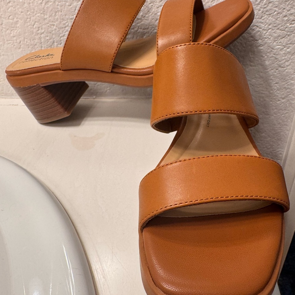 Clarks Women's Tan Leather Block Heel Sandals